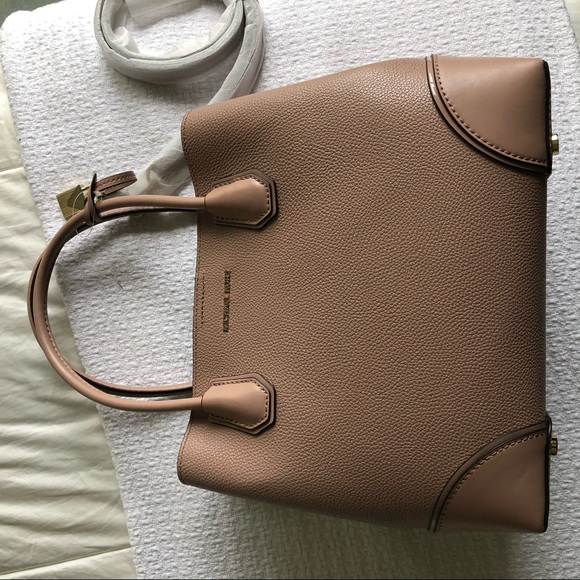 SOLD! NWT! Cute Michael Kors Handbag - Picture 15 of 16